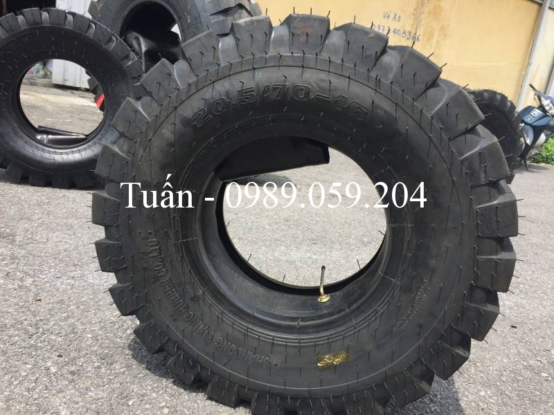 LỐP MÁY XÚC LẬT 20.5/70-16-16PR TRUNG QUỐC